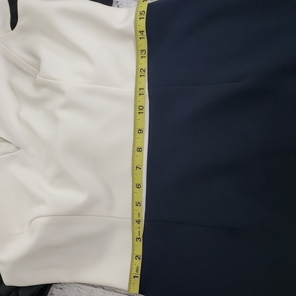 Maggie London NWT 10 Cream&Navy Dropped Shoulder Notched Neckline Classy! - Picture 11 of 16